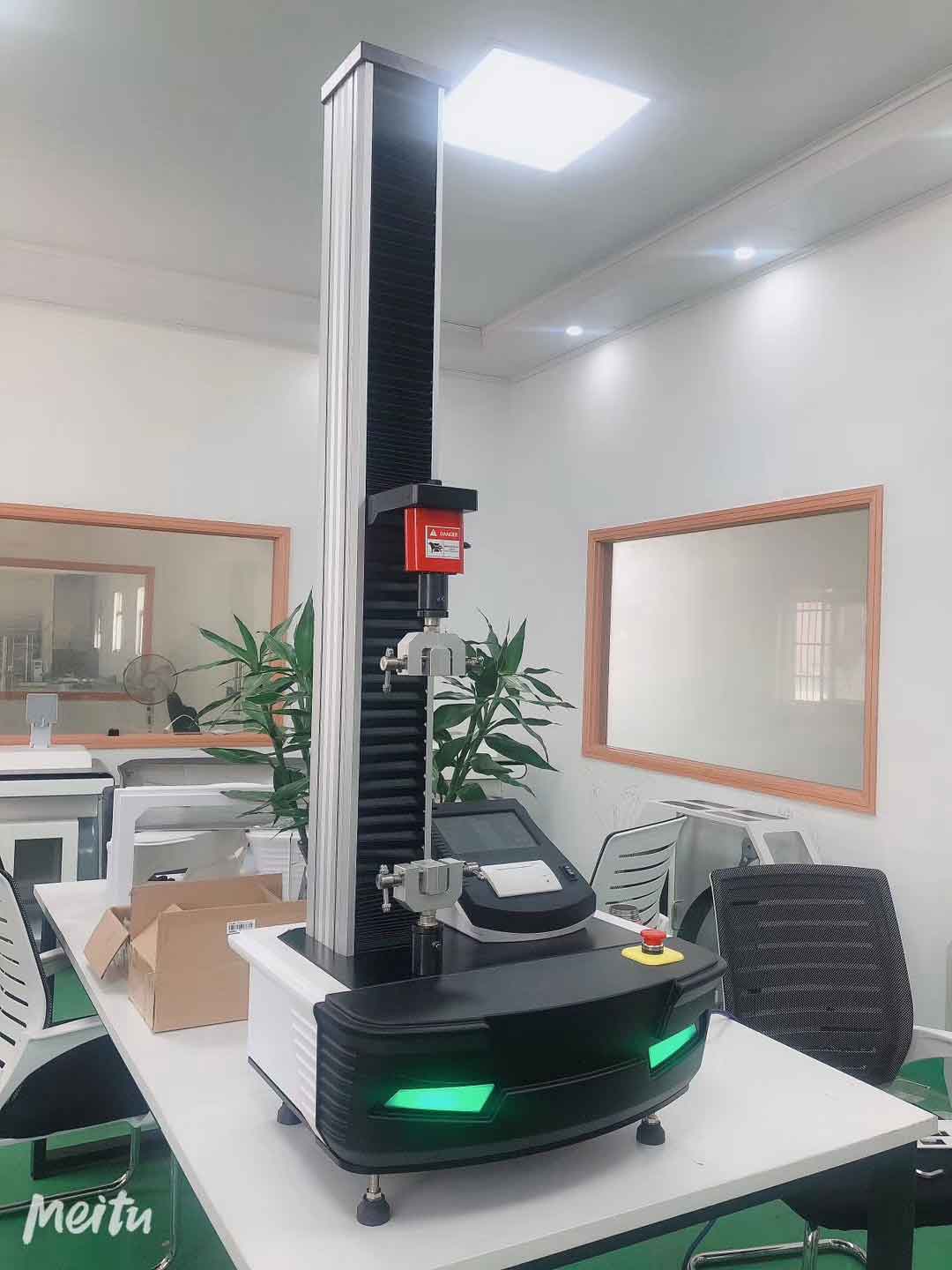 萬能拉力試驗機(jī).jpg